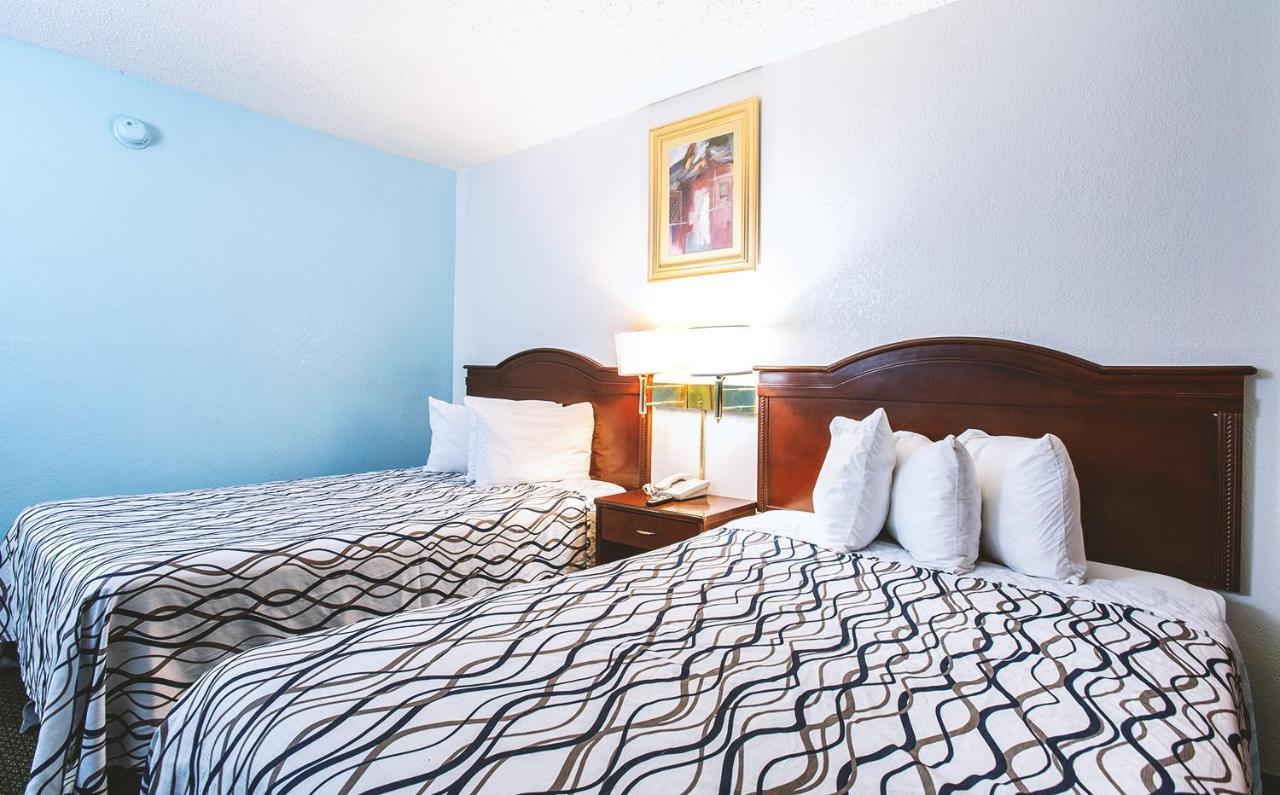 Sky-Palace Inn & Suites Wichita East Экстерьер фото