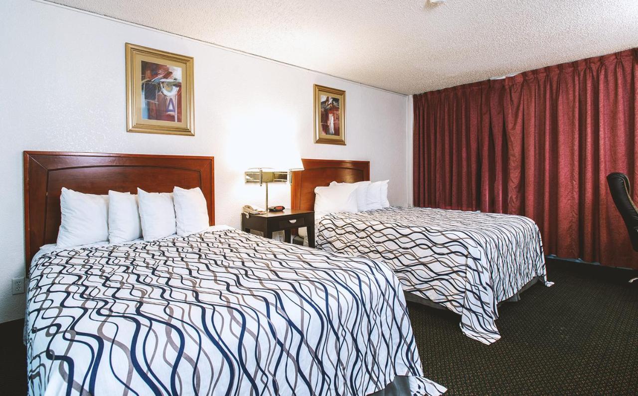 Sky-Palace Inn & Suites Wichita East Экстерьер фото